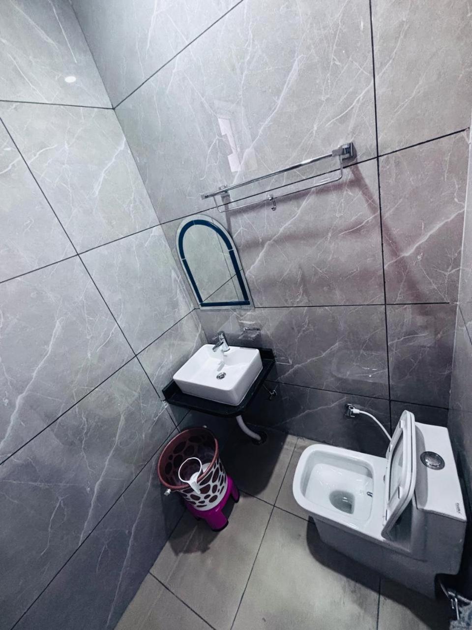 Hotel Paradise Palm Rishīkesh Dış mekan fotoğraf